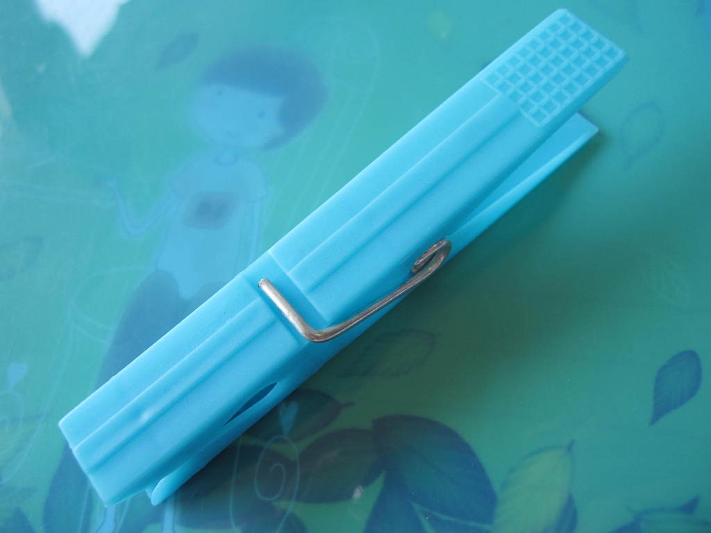 工廠直供 價(jià)格最優(yōu)——臨海市多樂(lè)日用品9909塑料衣夾全方位解析